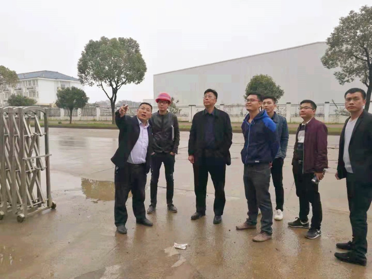 金开集团高管前往农牧民安置房进行专题调研