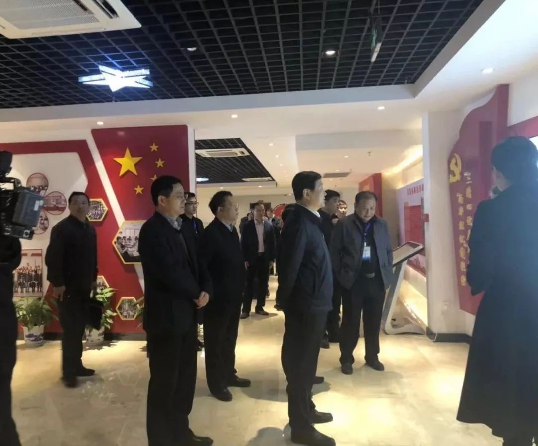 省委常委、秘书长赵力平参观考察区党群服务中心 