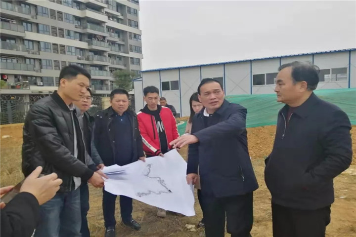 龙潭水渠景观提升改造工程足球场即将开工建设