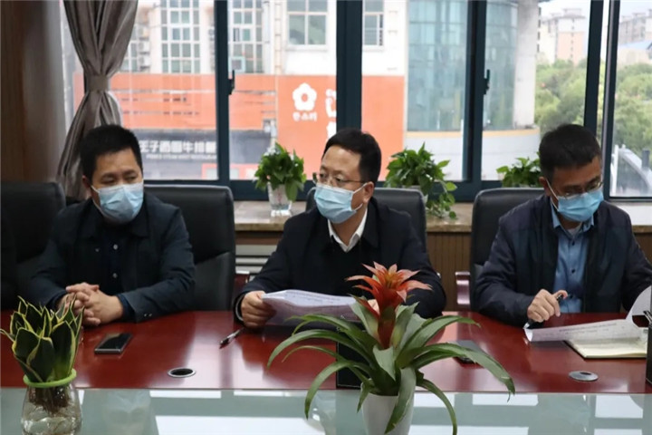 胡许亮主持召开集团临时用地复绿复垦调度会