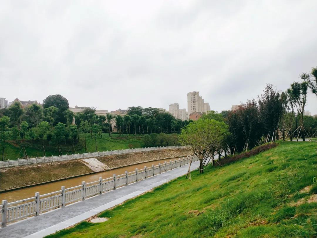 龙潭水渠打造经开宜居宜民、休闲娱乐一体化风景线