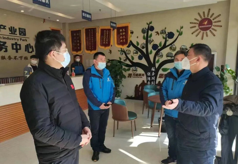 万居易前往技术协同创新园和电子信息产业园调研