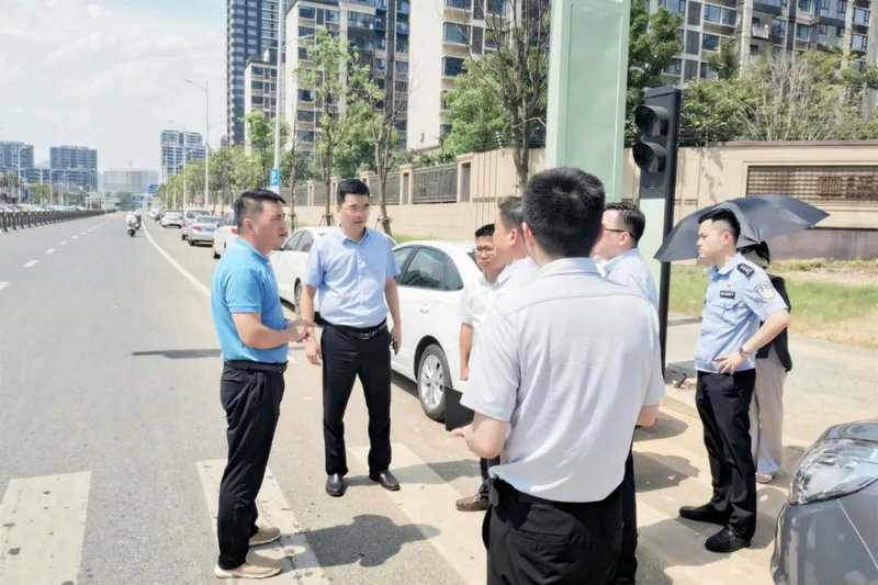 贺敏就优化区内资产，实现效益最大化进行实地调研